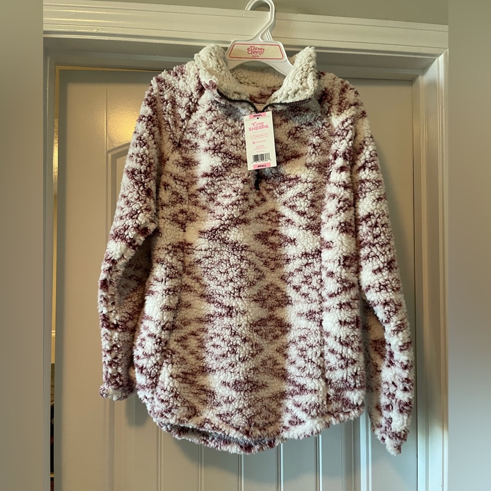 Cozy Sherpa pull over! Never been worn and still has the tags! Size small